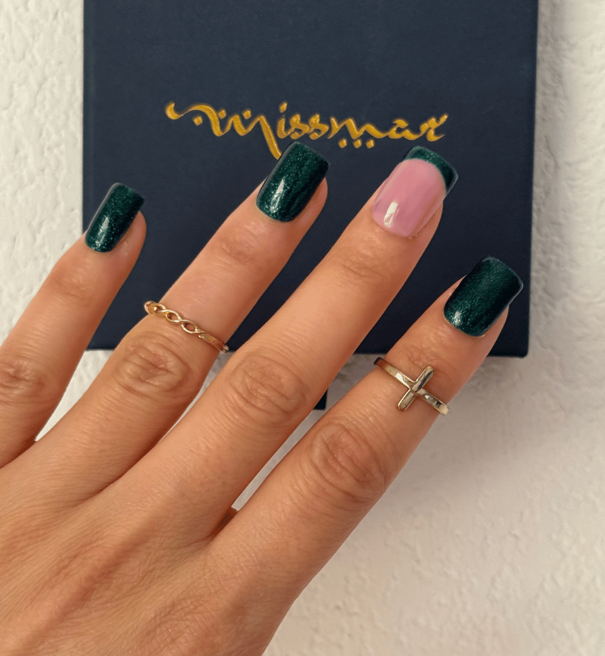 FAUX ONGLES VERTS PAILLETÉS CARRÉS COURTS