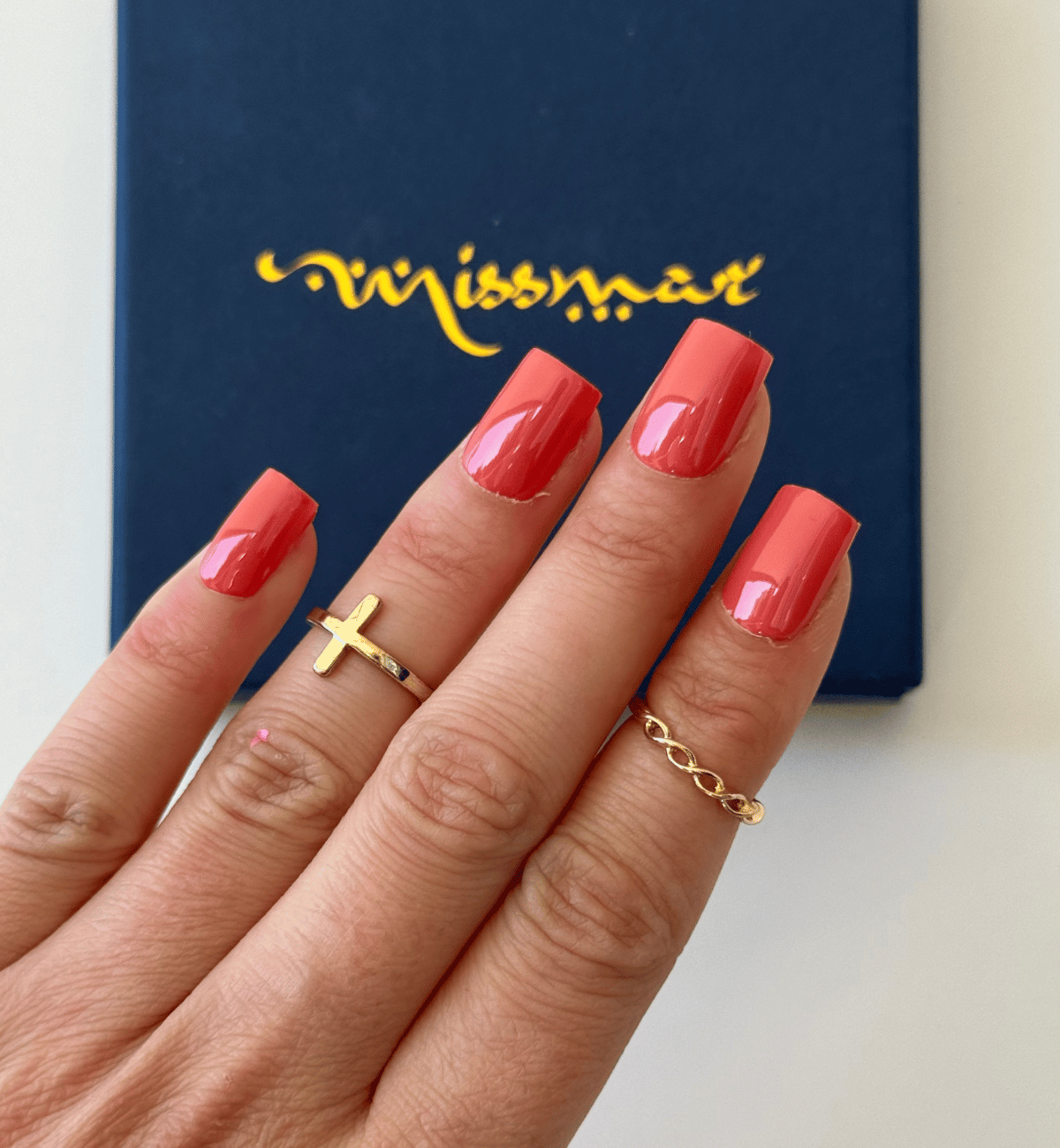 FAUX ONGLES CORAILS CARRÉS COURTS