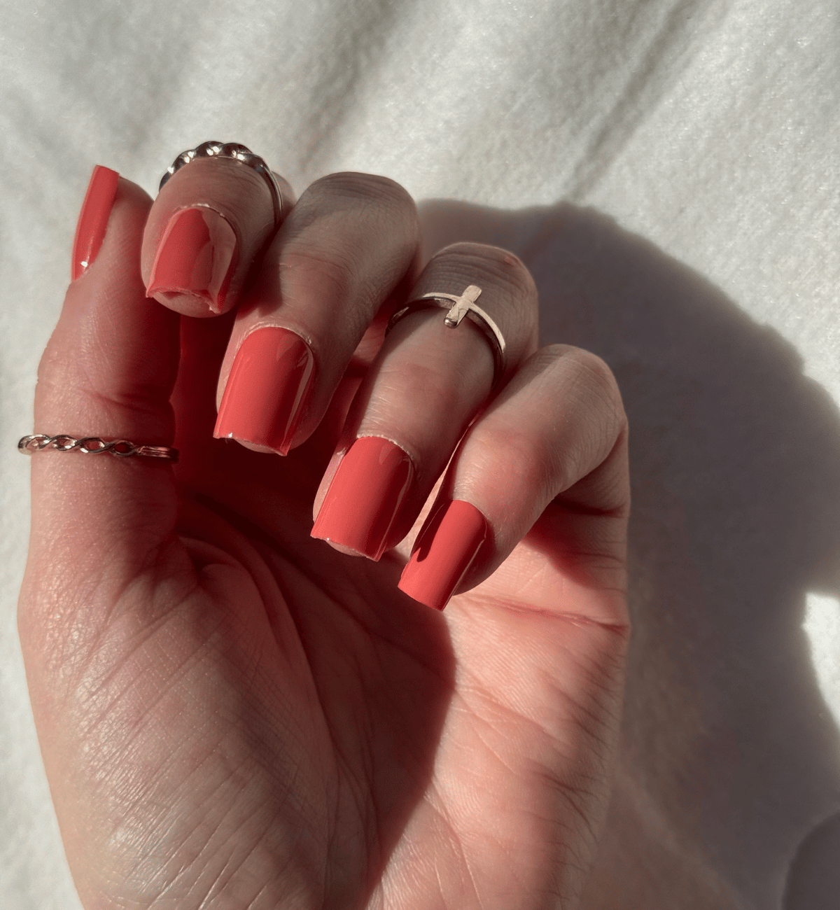 FAUX ONGLES CORAILS CARRÉS COURTS