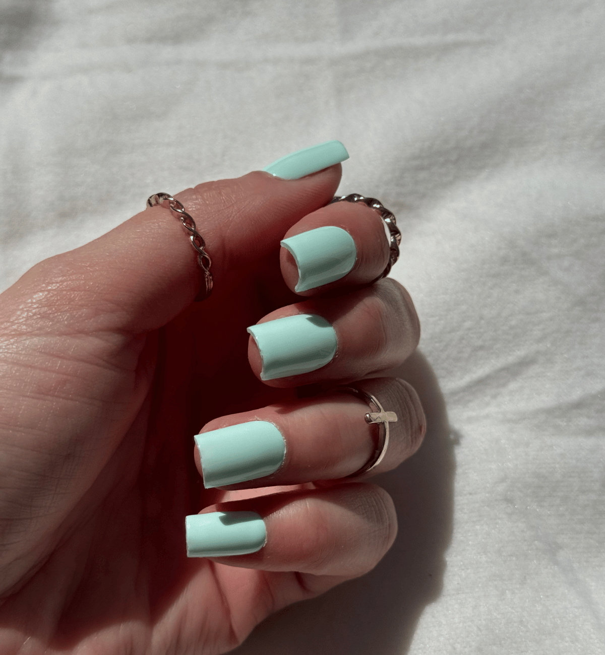 FAUX ONGLES VERTS MENTHE CARRÉS COURTS