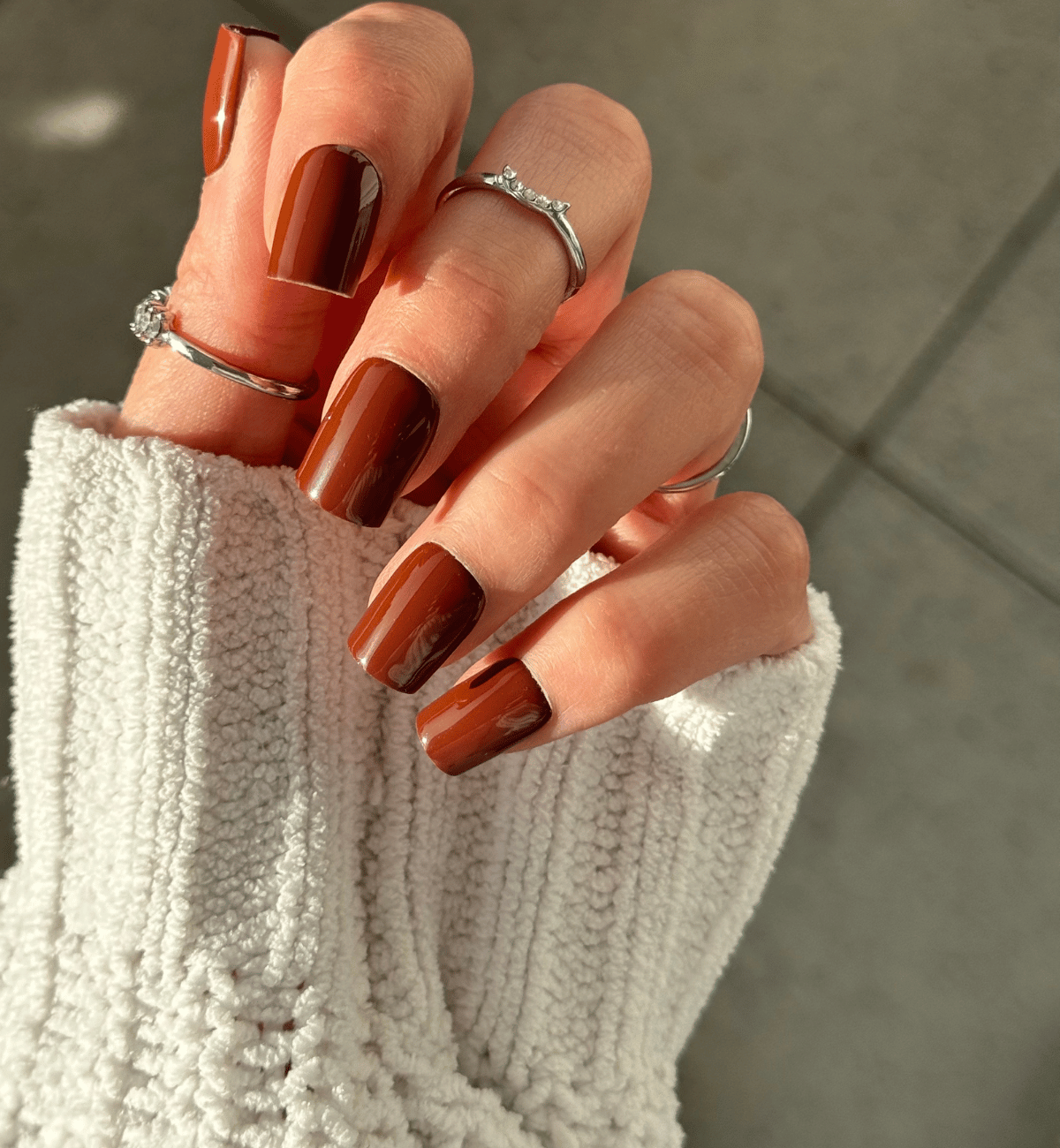 FAUX ONGLES MARRONS CACAO CARRÉS COURTS