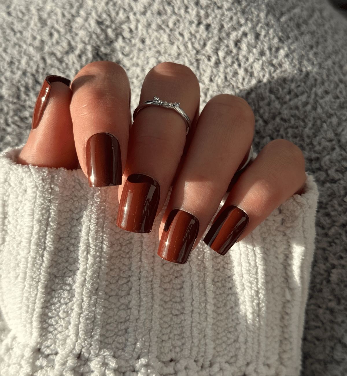 FAUX ONGLES MARRONS CACAO CARRÉS COURTS