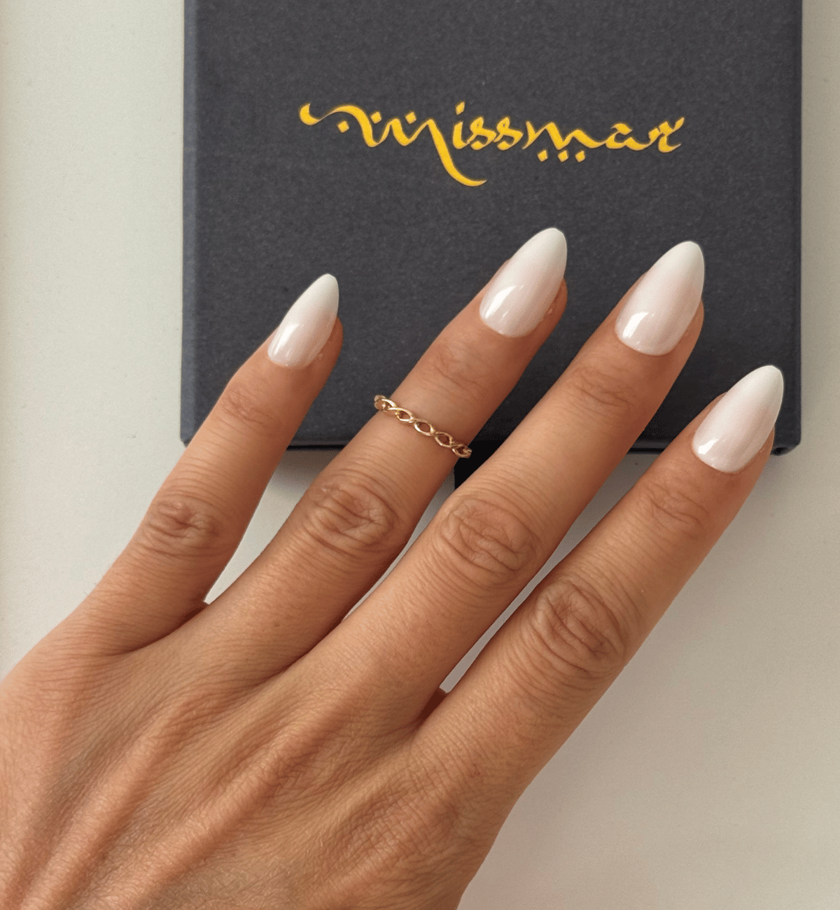 FAUX ONGLES BLANCS MILKY AMANDES MÉDIUM