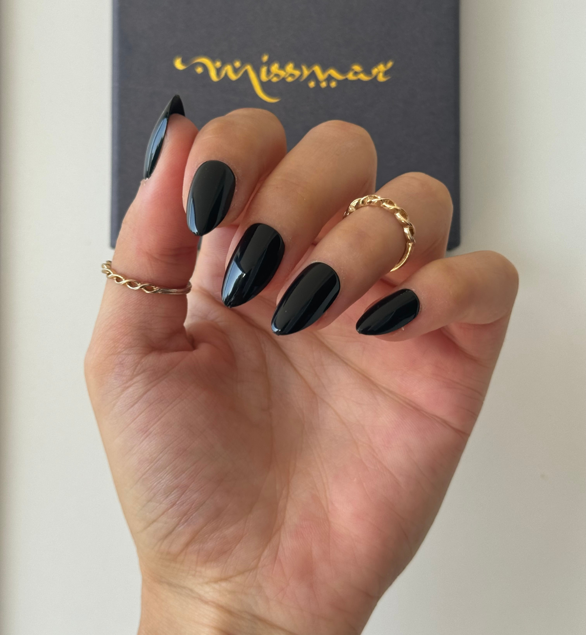 FAUX ONGLES NOIRS AMANDES MÉDIUM