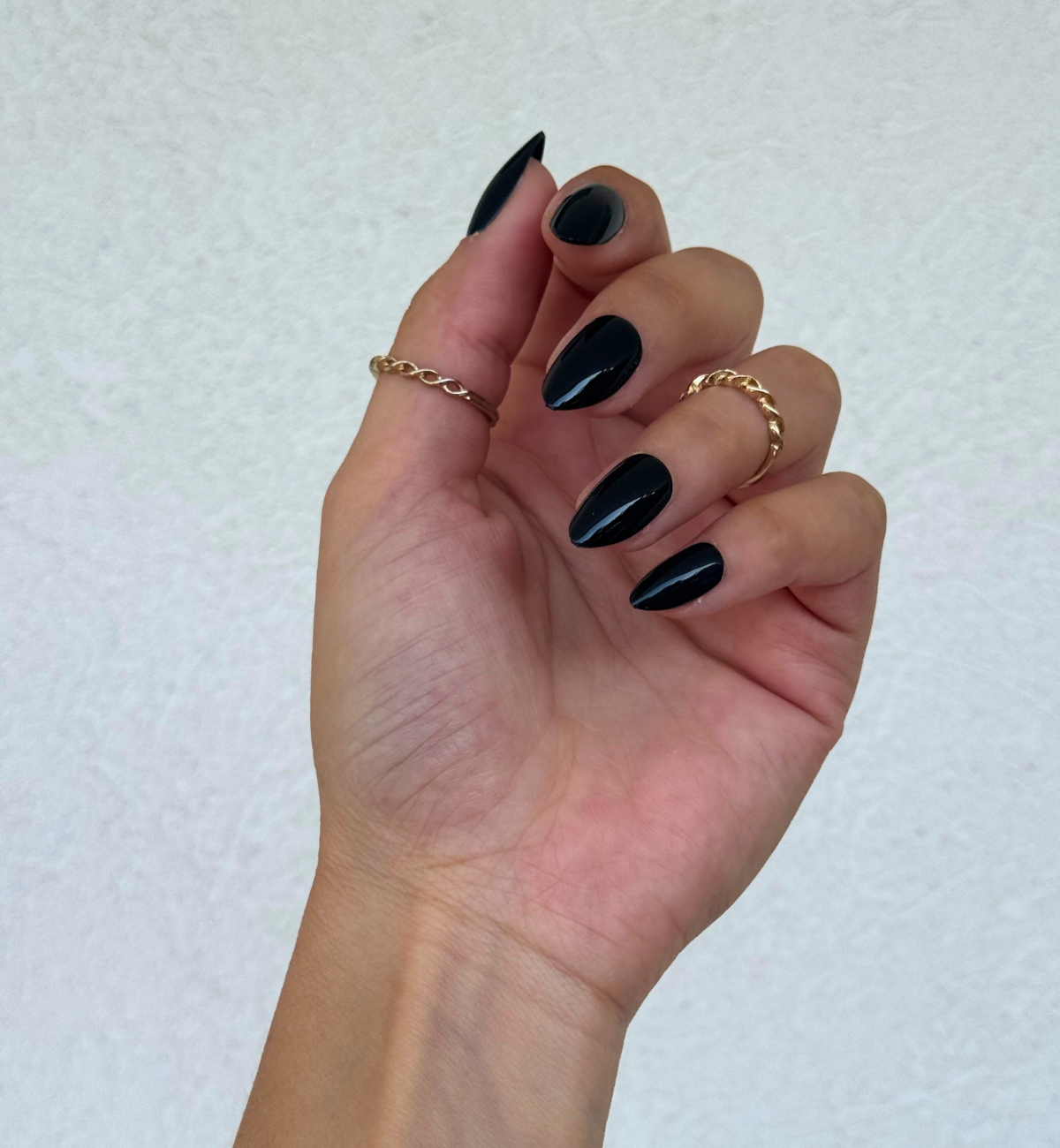 FAUX ONGLES NOIRS AMANDES MÉDIUM