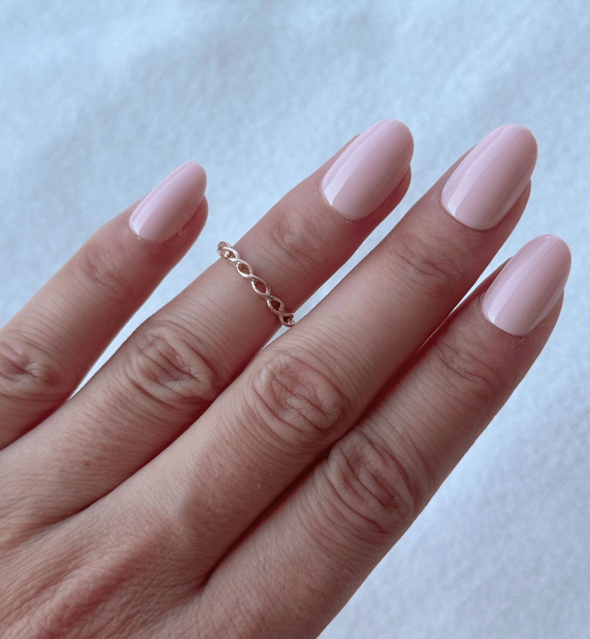 FAUX ONGLES NUDES ROSÉES ARRONDIS COURTS