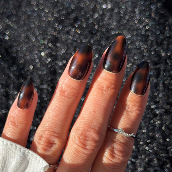 Faux Ongles Écaille de Tortue Amande Medium
