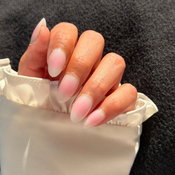 Faux Ongles Blush Milky Amande Medium