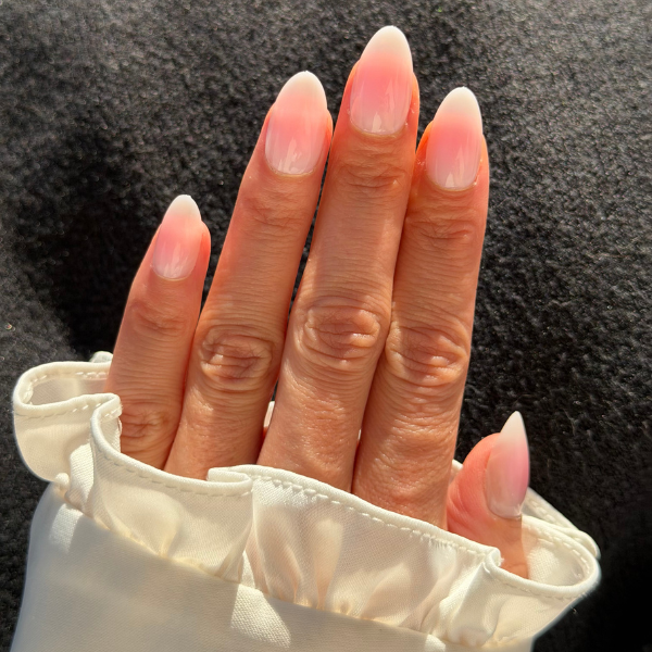Faux Ongles Blush Milky Amande Medium