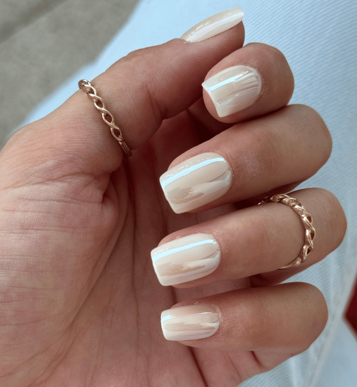 FAUX ONGLES IVOIRES GLACÉS CARRÉS COURTS