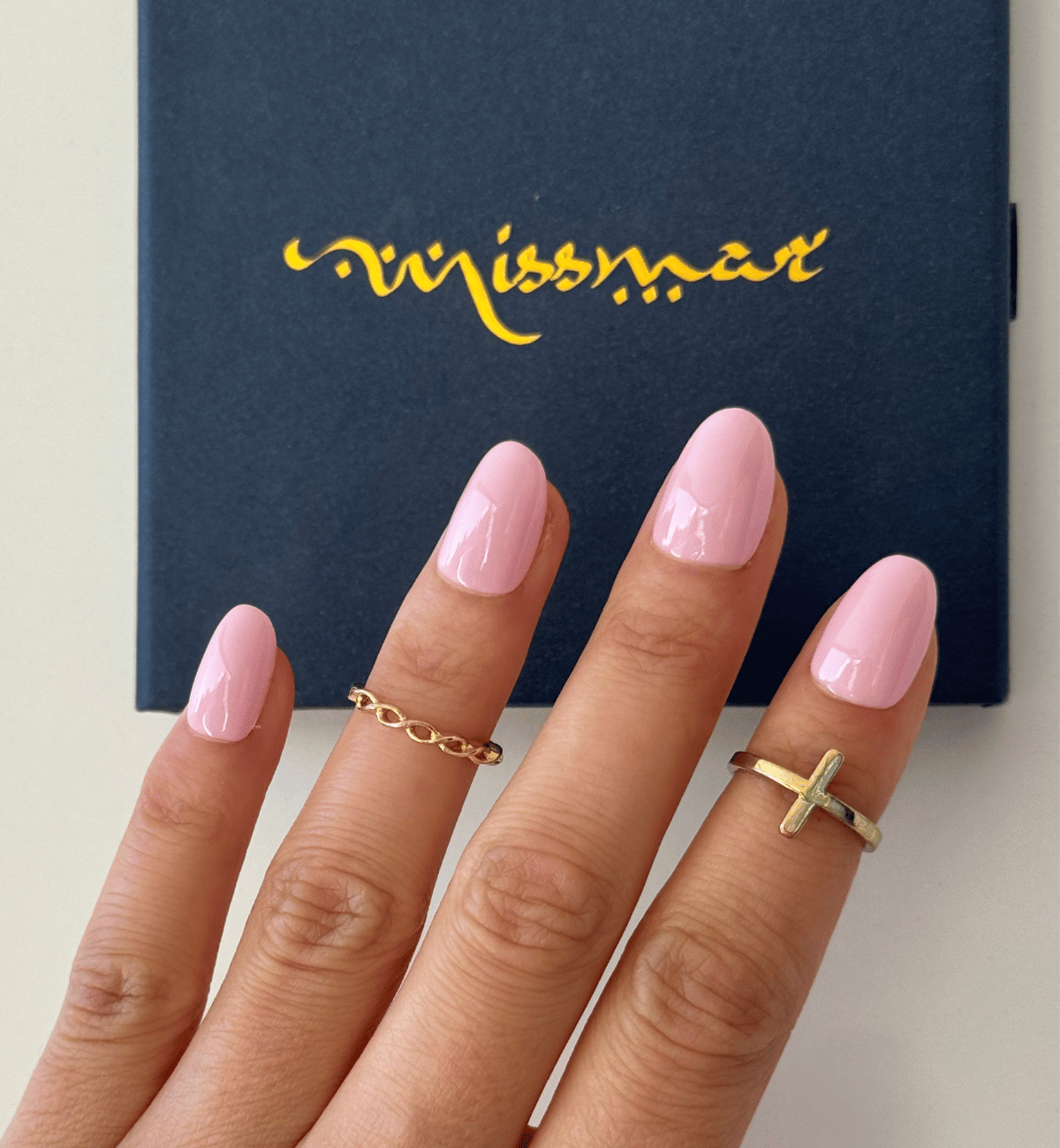 FAUX ONGLES ROSES PÂLES ARRONDIS COURTS