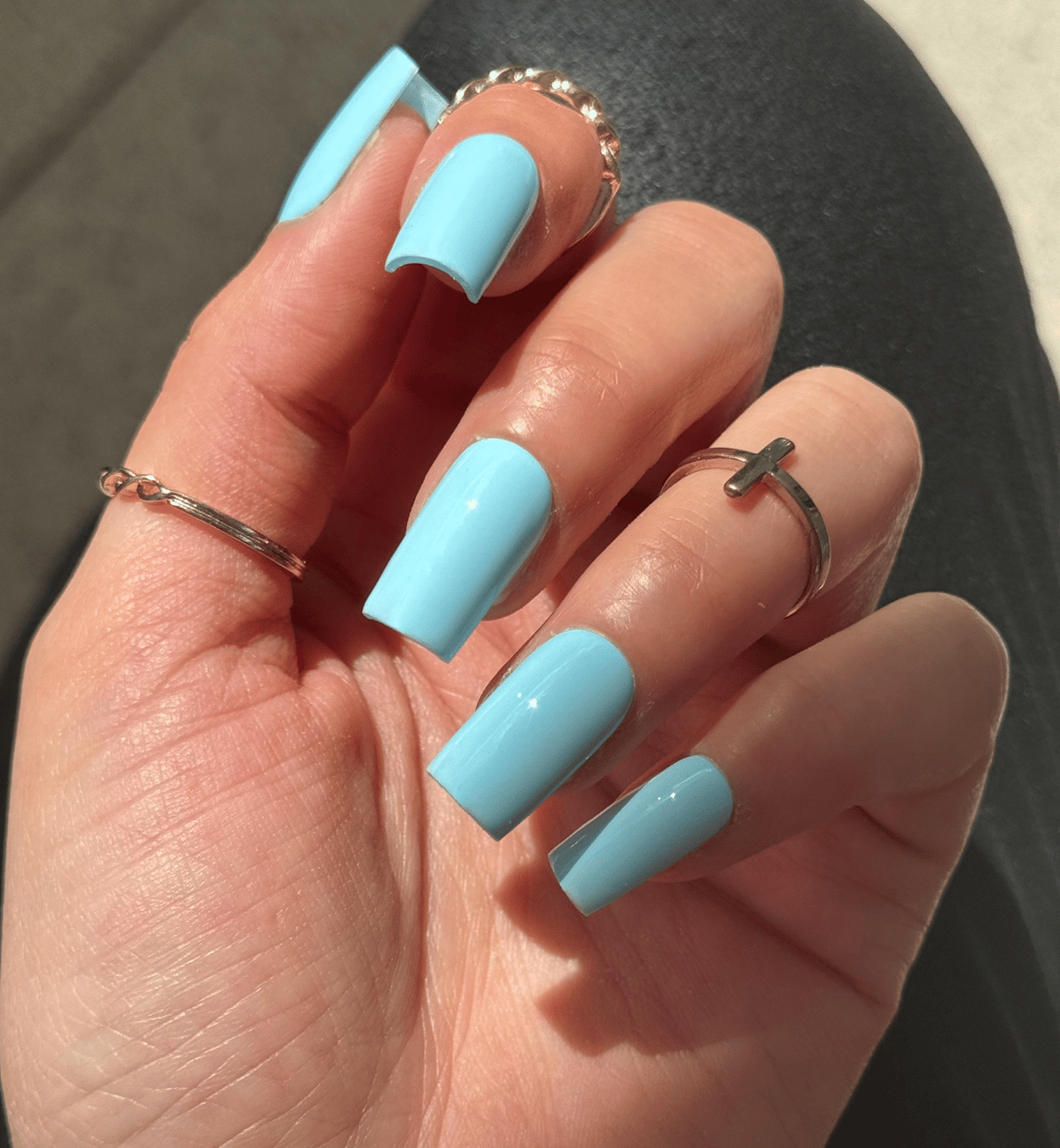 FAUX ONGLES BLEUS GLACIER CARRÉS MÉDIUM