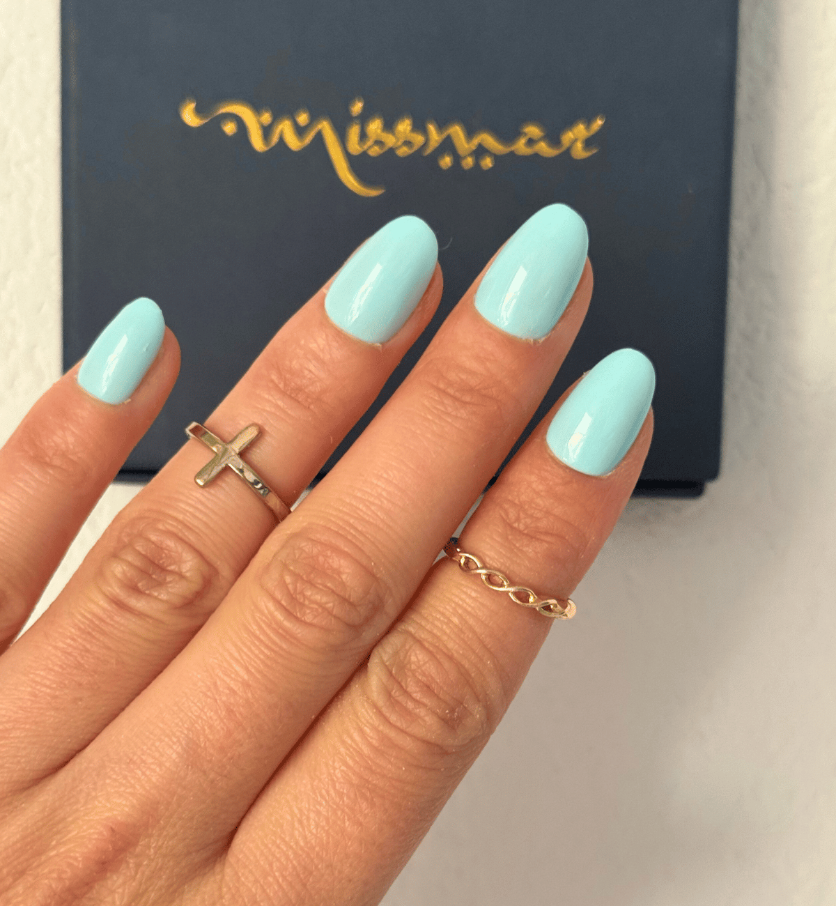 FAUX ONGLES BLEUS GLACIER ARRONDIS COURTS