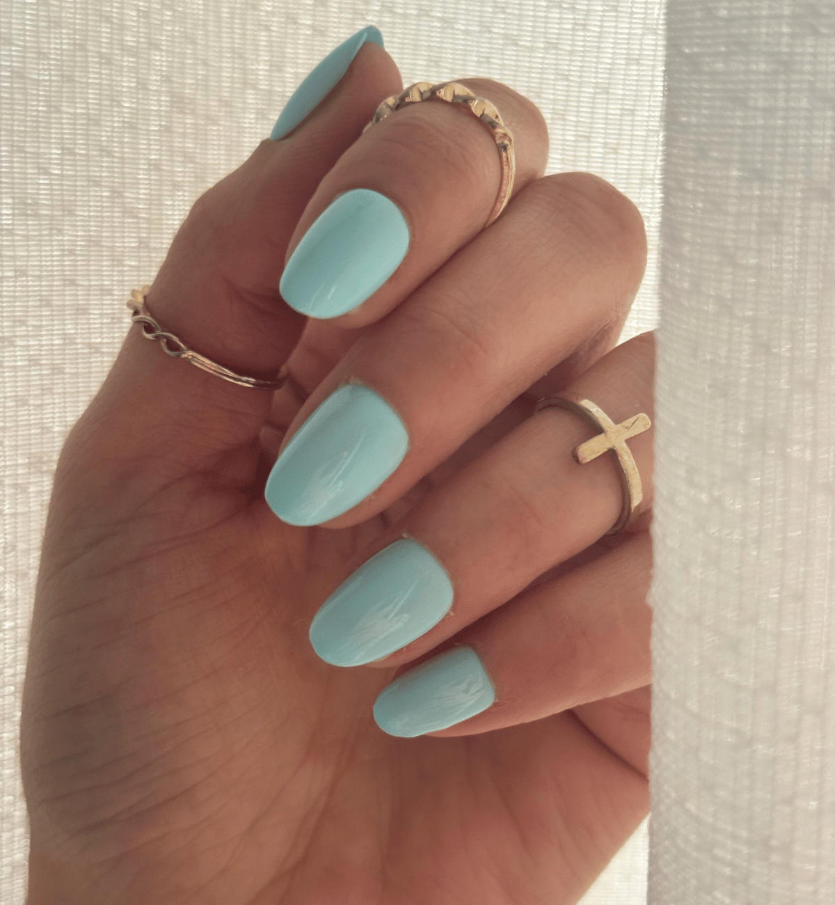 FAUX ONGLES BLEUS GLACIER ARRONDIS COURTS