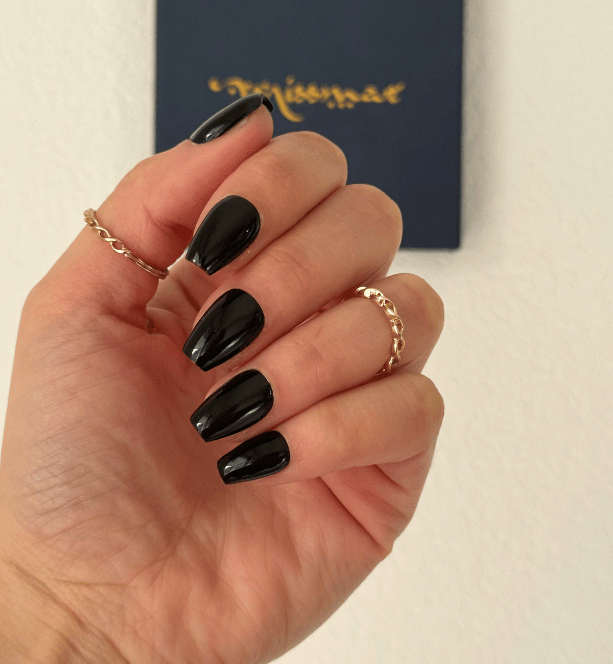 FAUX ONGLES NOIRS COFFINS COURTS