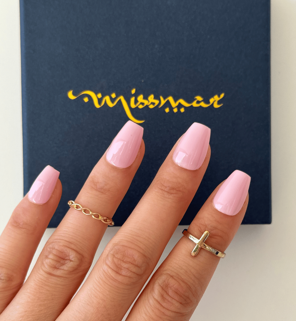 FAUX ONGLES ROSES PÂLES COFFINS COURTS