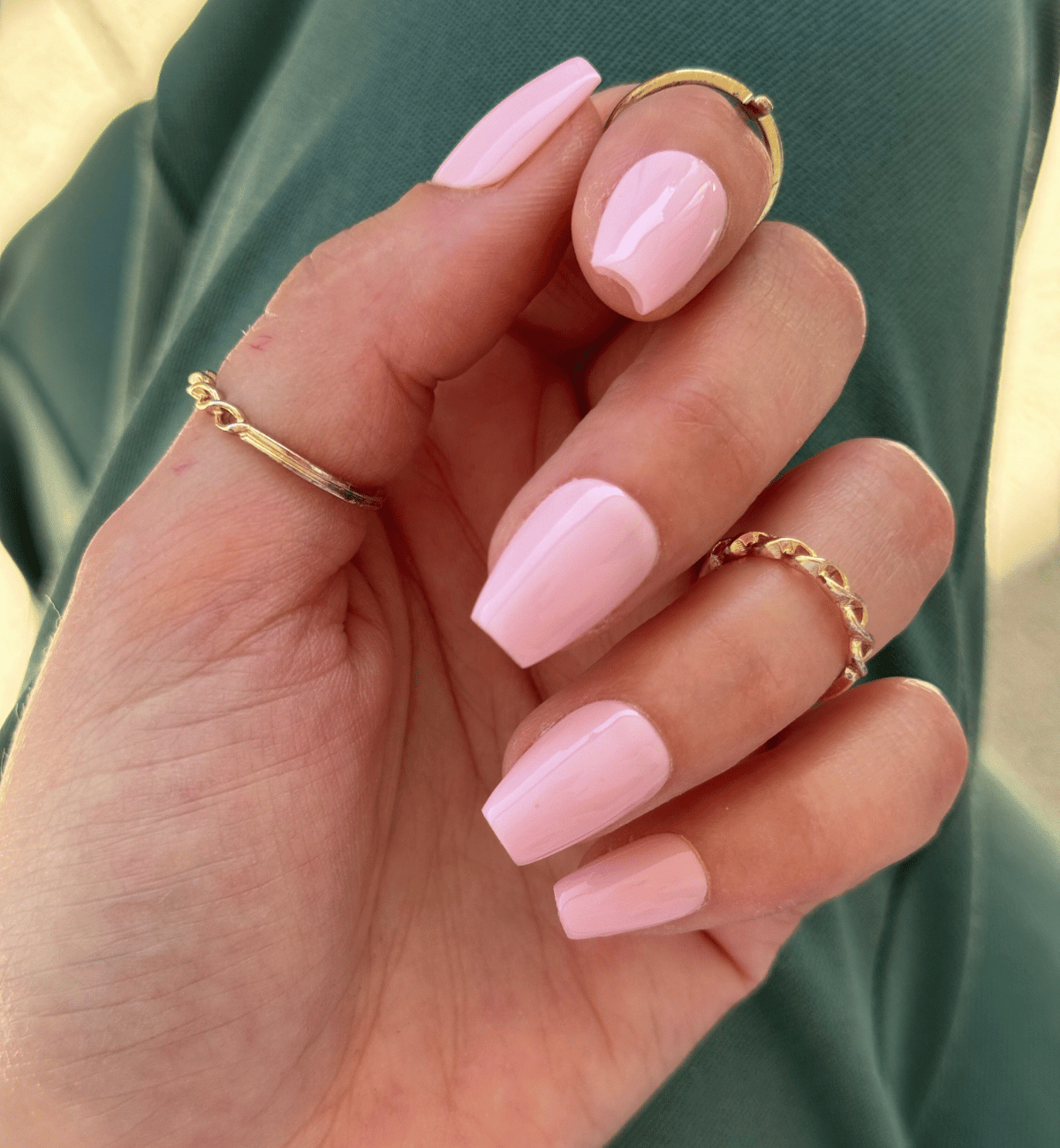 FAUX ONGLES ROSES PÂLES COFFINS COURTS