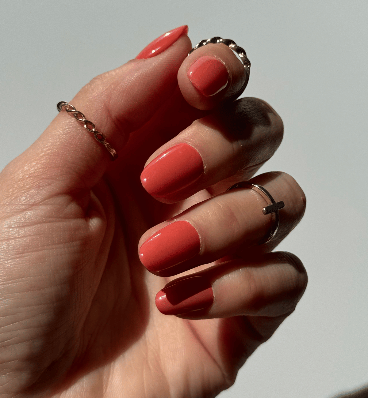 FAUX ONGLES CORAILS ARRONDIS COURTS