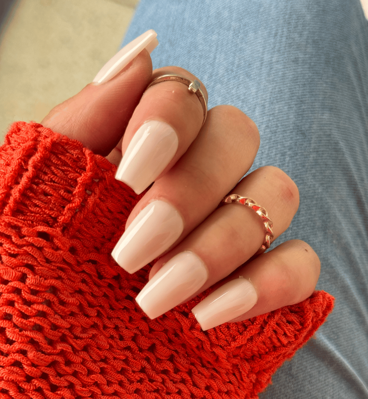 FAUX ONGLES CREAMY COFFINS MÉDIUM