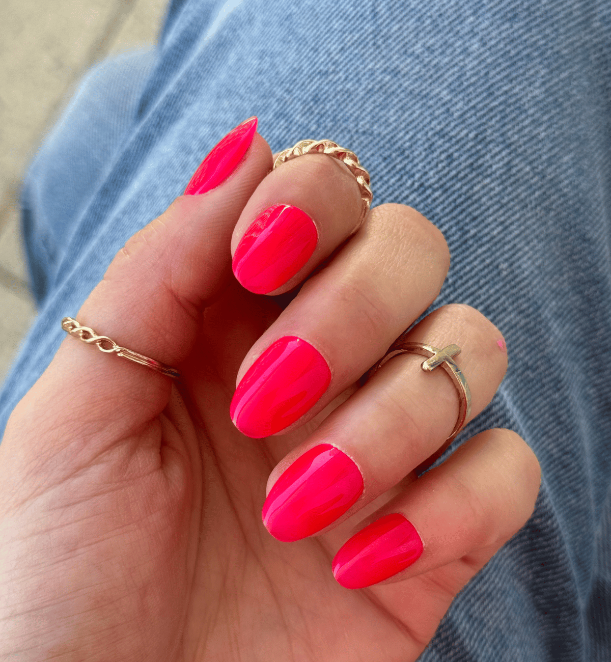 FAUX ONGLES ROSES FUSHIA ARRONDIS COURTS