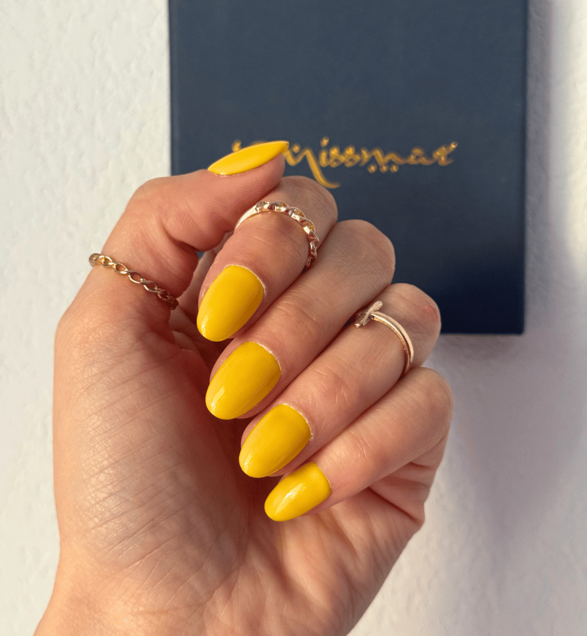 FAUX ONGLES JAUNES POUSSIN ARRONDIS COURTSS