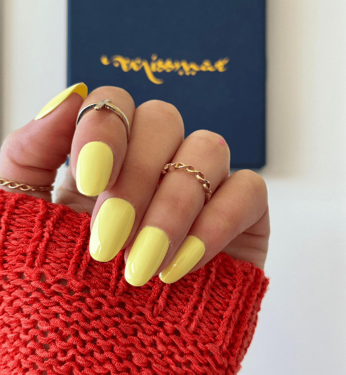 FAUX ONGLES JAUNES PASTEL ARRONDIS MÉDIUM