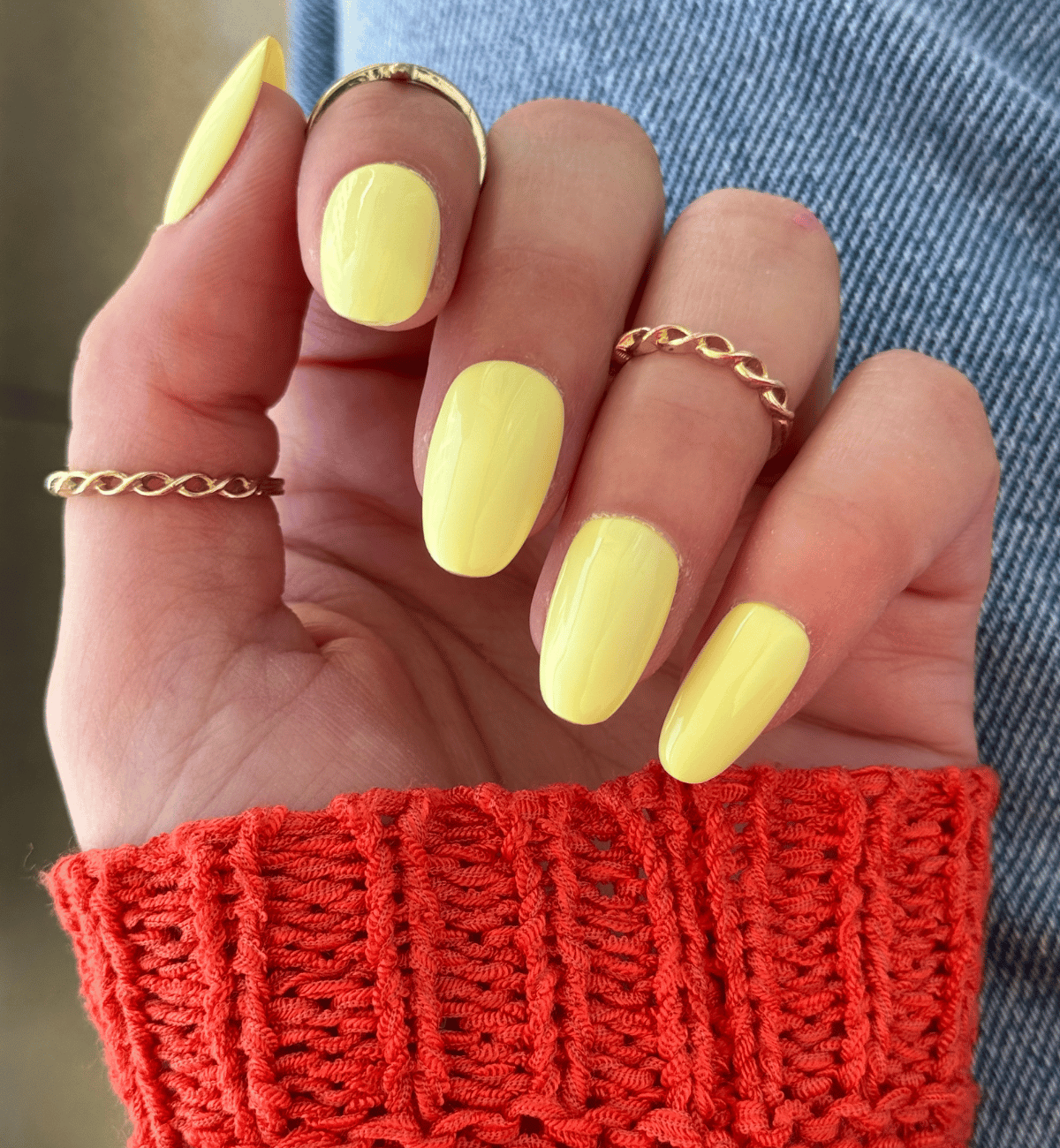 FAUX ONGLES JAUNES PASTEL ARRONDIS MÉDIUM