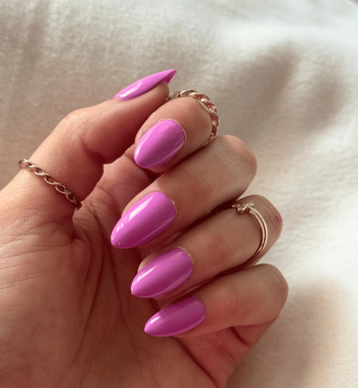 FAUX ONGLES LILAS AMANDES MÉDIUM