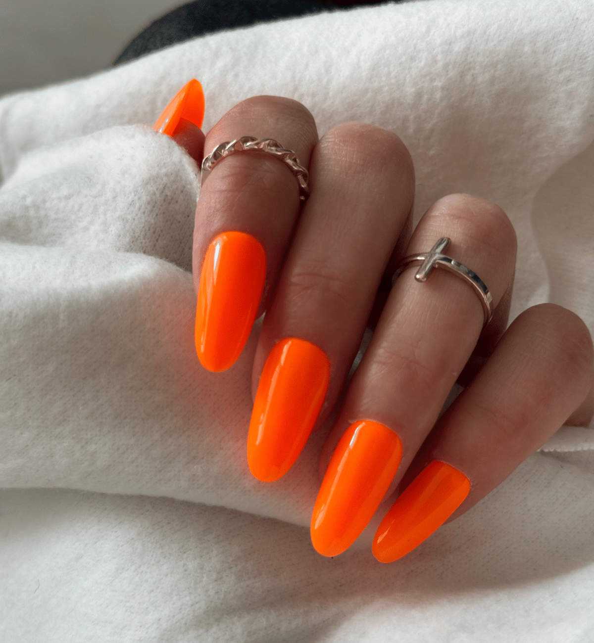 FAUX ONGLES MANDARINES ARRONDIS MEDIUM