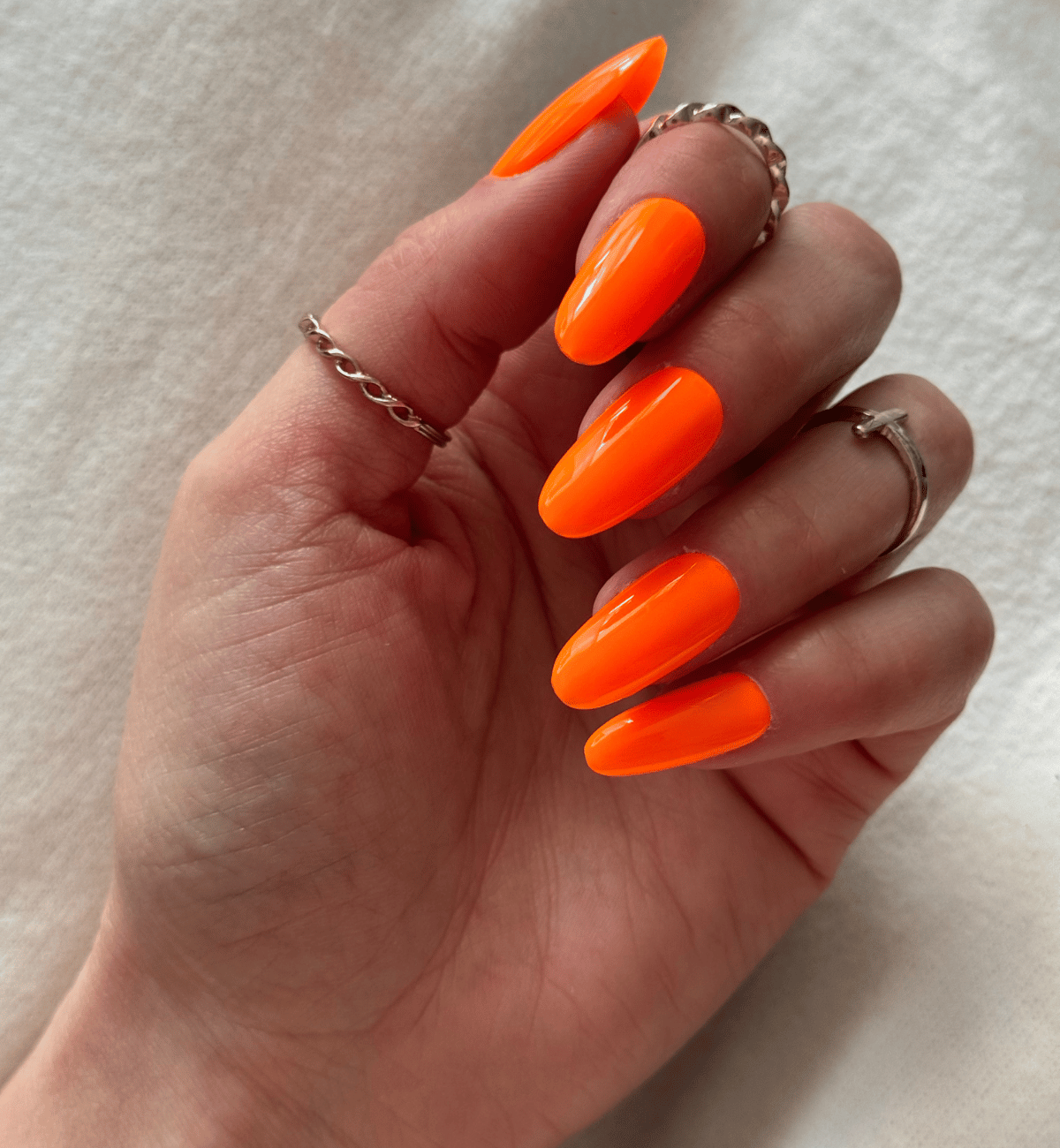 FAUX ONGLES MANDARINES ARRONDIS MEDIUM