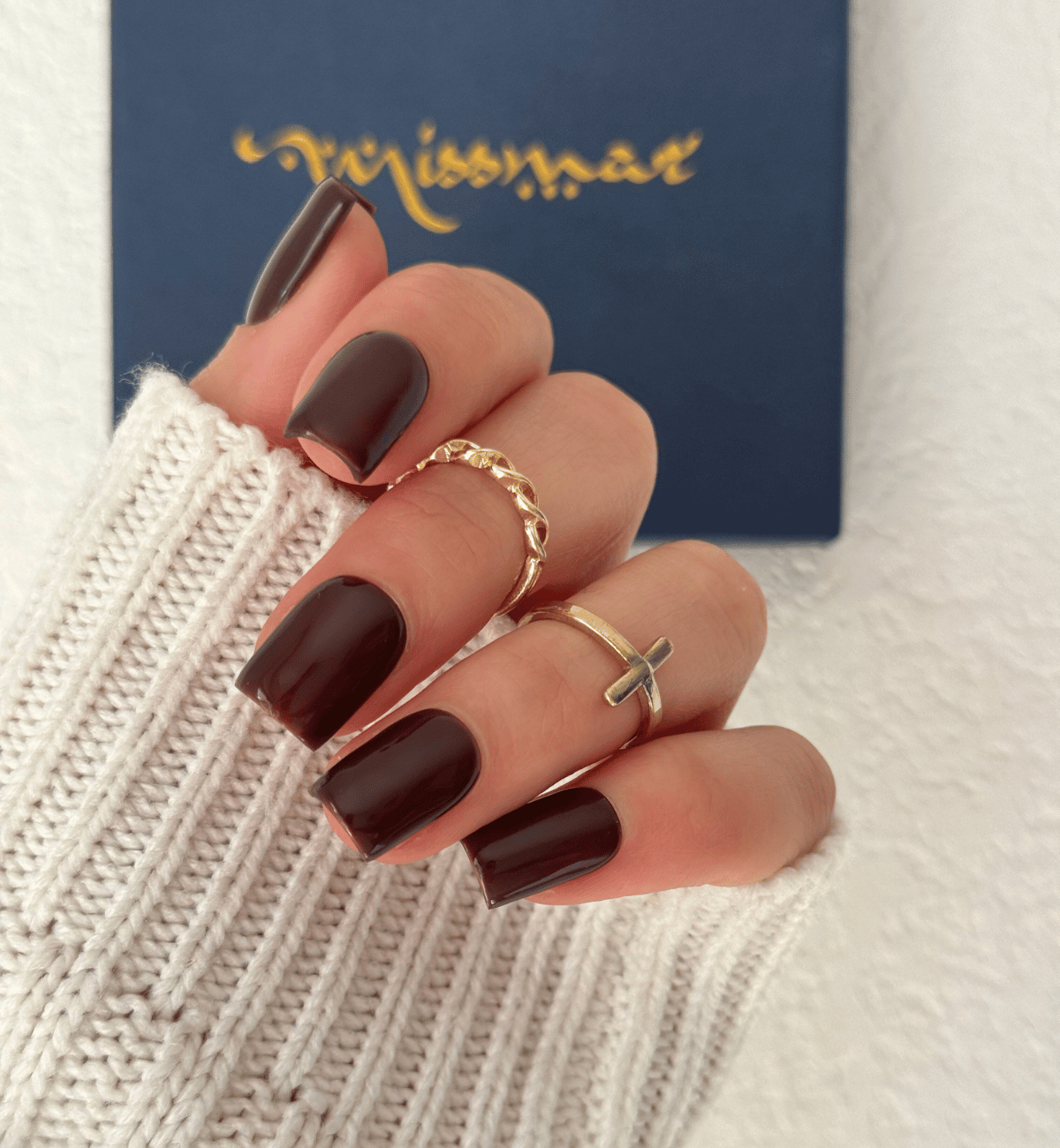 FAUX ONGLES MARRONS CARRÉS COURTS