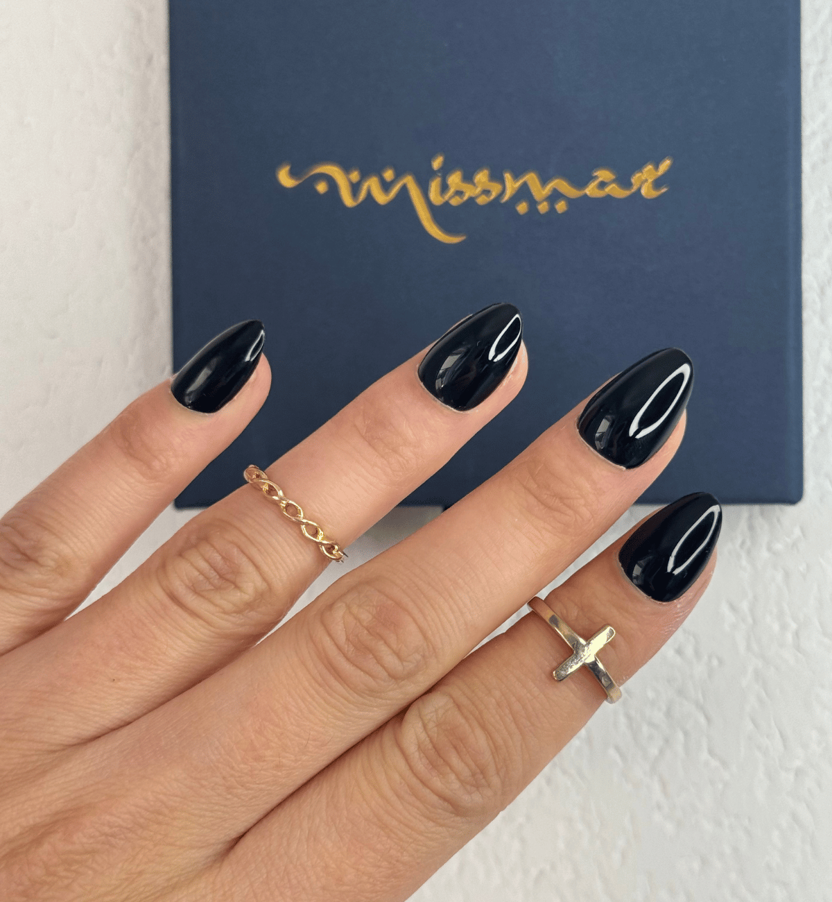 FAUX ONGLES NOIRS AMANDES COURTS