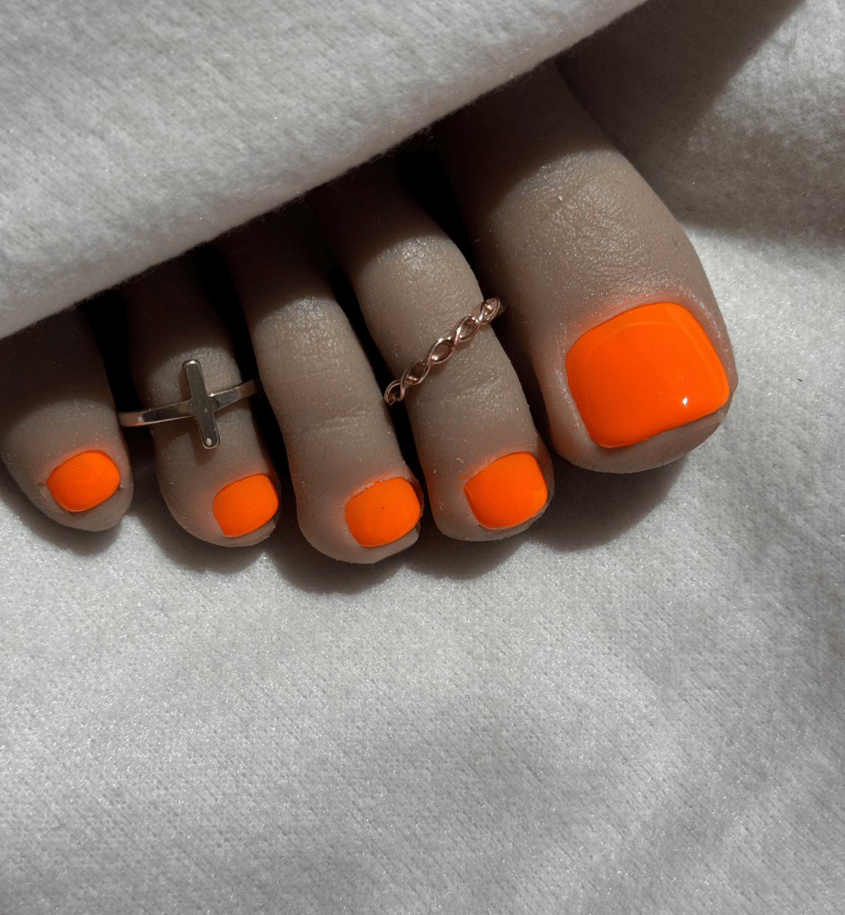 FAUX ONGLES PIEDS ORANGES MANDARINE