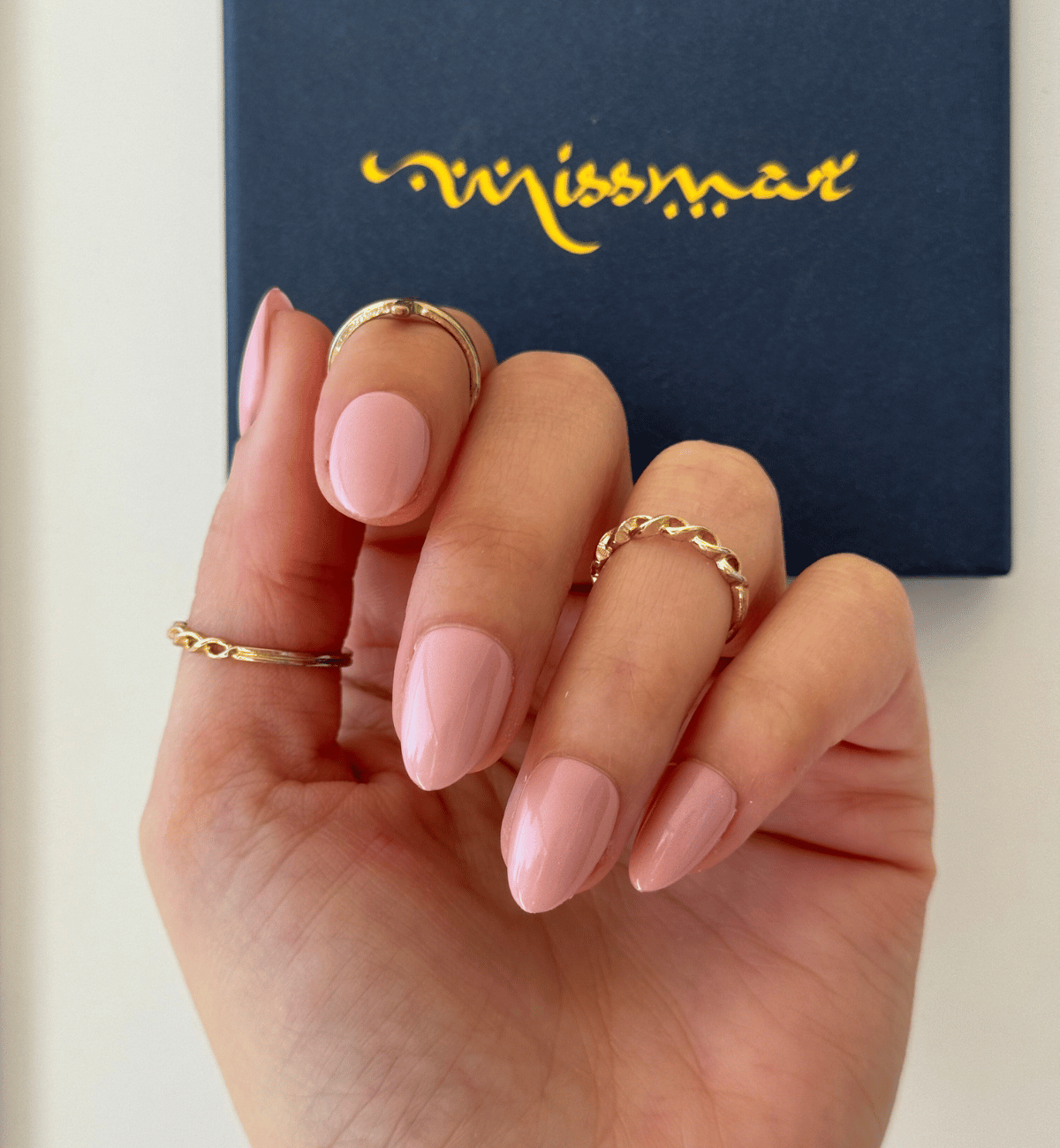 FAUX ONGLES ROSES PERLES AMANDES COURTS