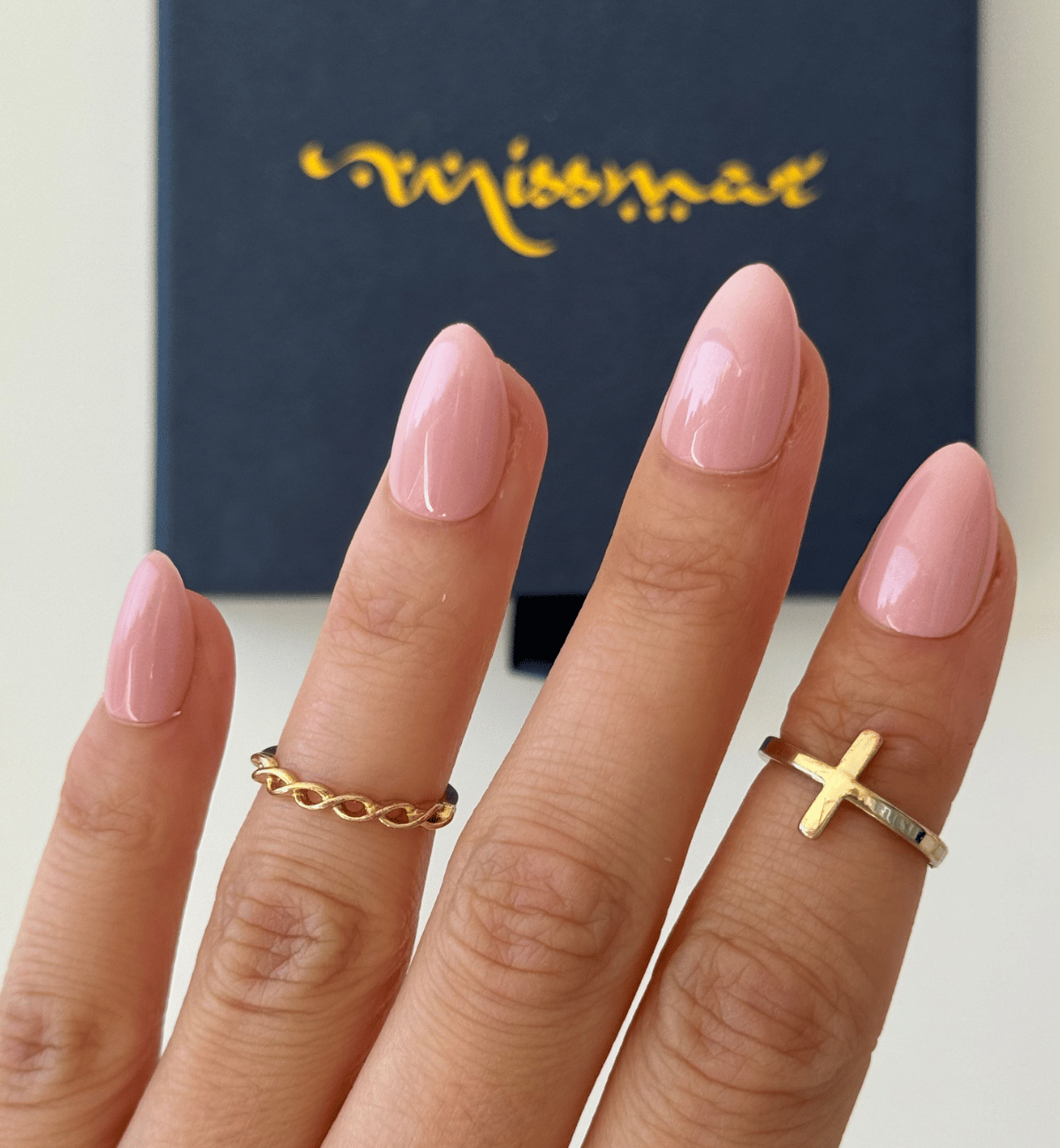 FAUX ONGLES ROSES PERLES AMANDES COURTS