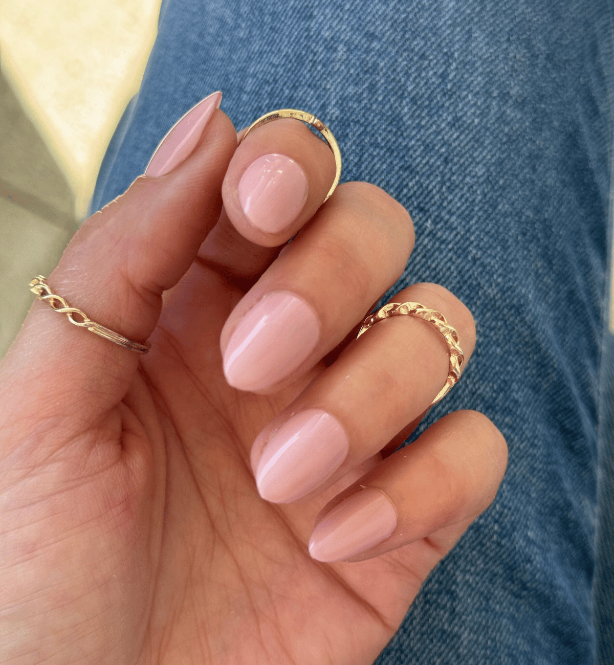 FAUX ONGLES ROSES PERLES AMANDES COURTS