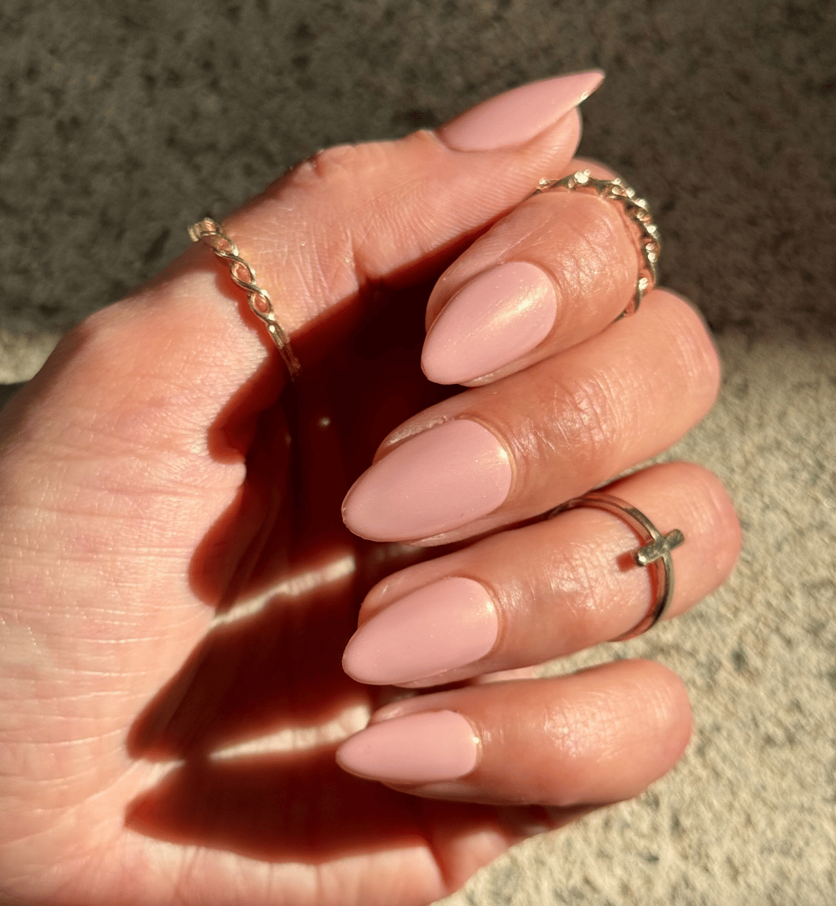 FAUX ONGLES ROSES PERLES AMANDES MÉDIUM