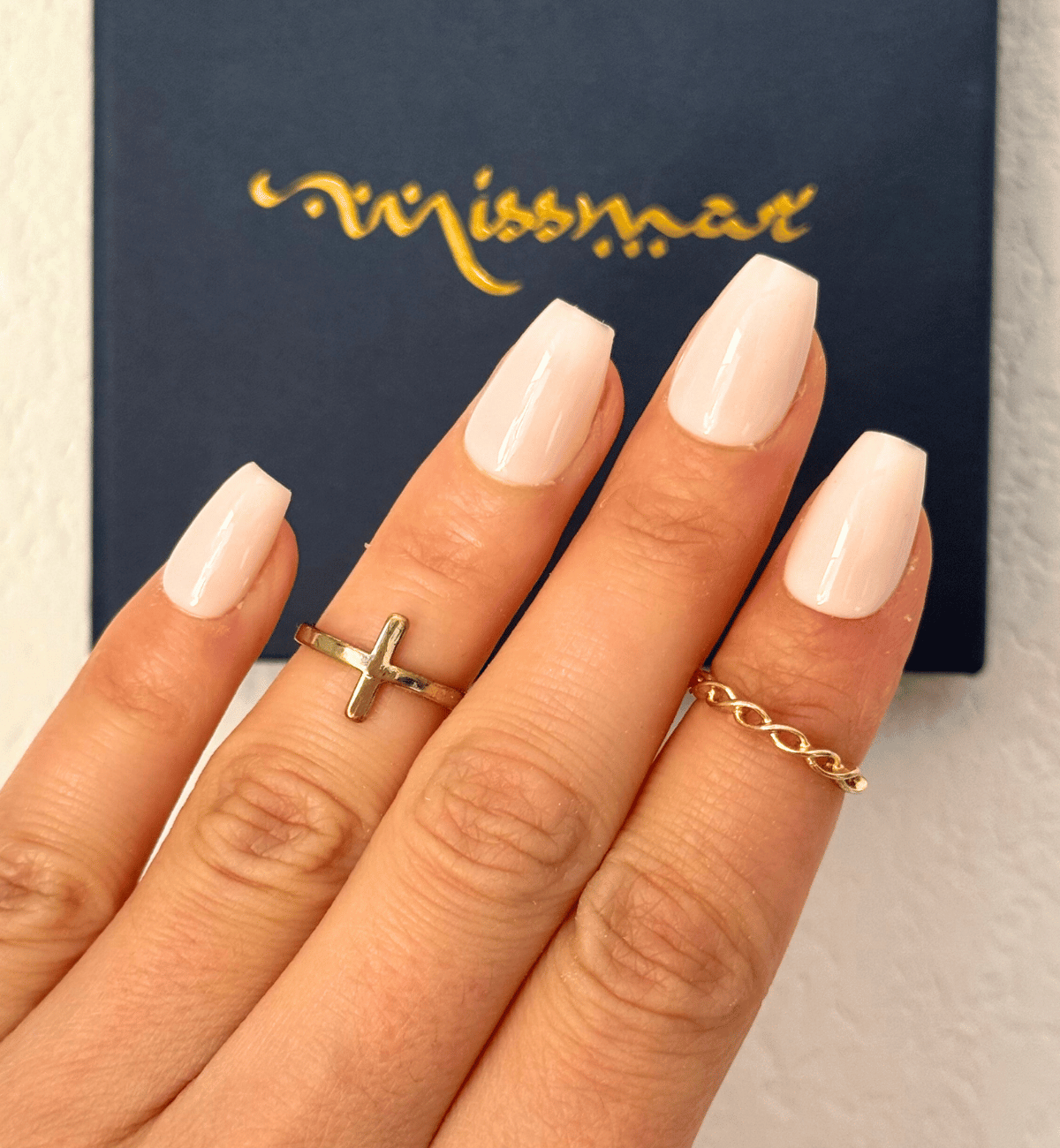 FAUX ONGLES CREAMY COFFINS COURTS