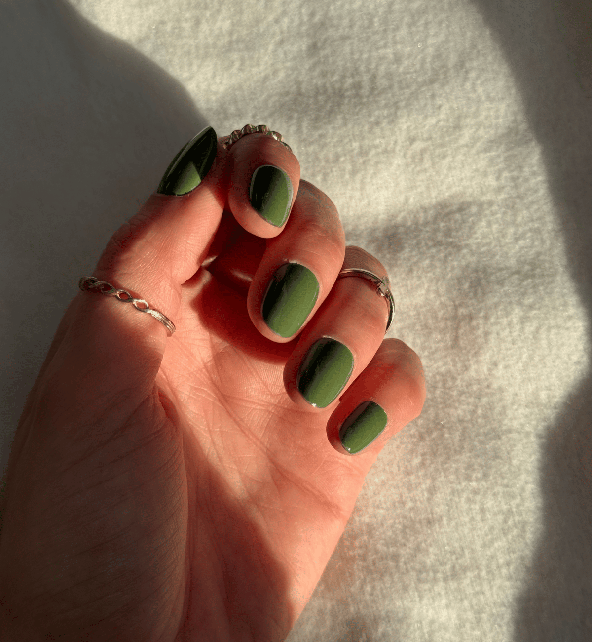 FAUX ONGLES VERTS ARMÉE ARRONDIS COURTS