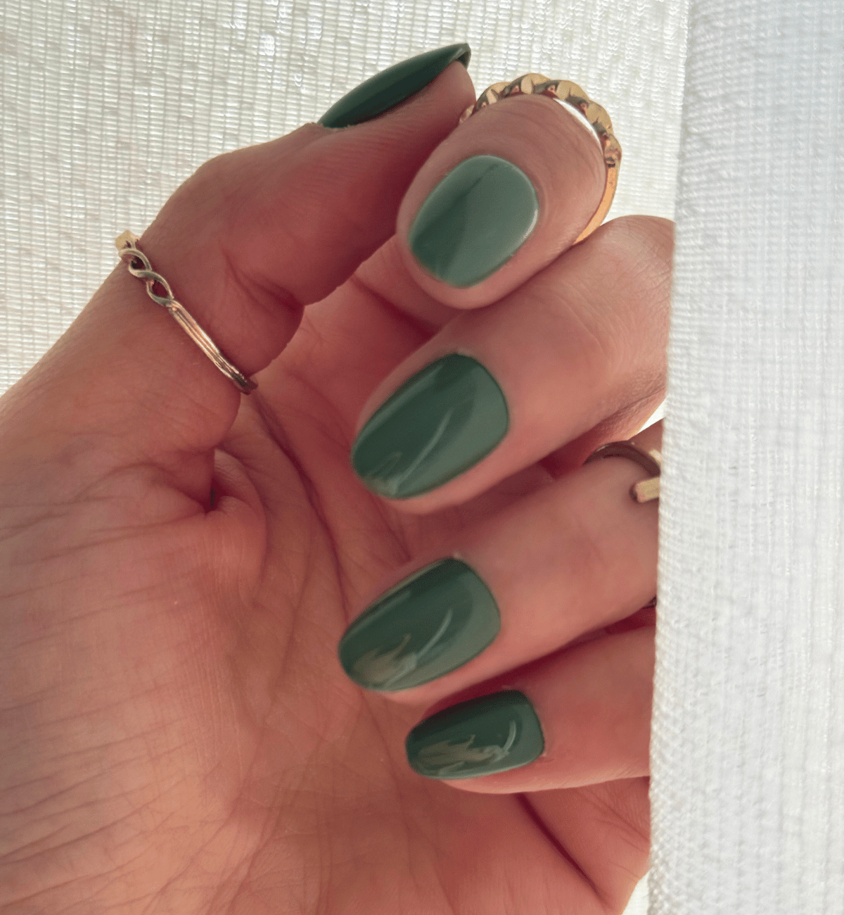 FAUX ONGLES VERTS ARMÉE ARRONDIS COURTS