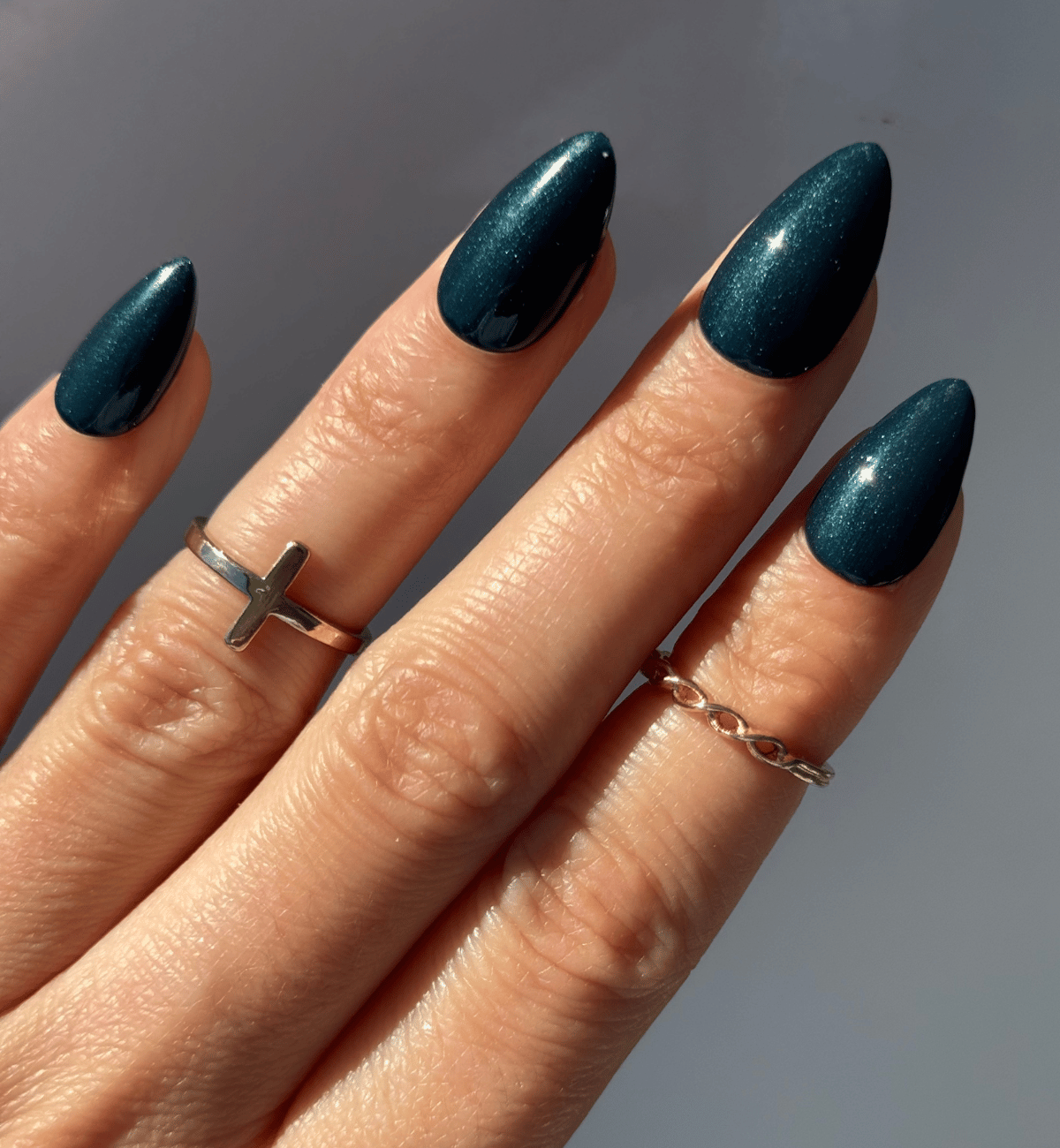 FAUX ONGLES VERTS PÉTROLE AMANDES MÉDIUM