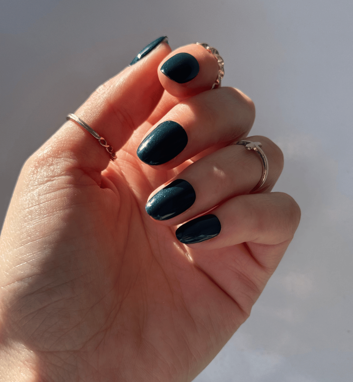 FAUX ONGLES VERTS PÉTROLE ARRONDIS COURTS