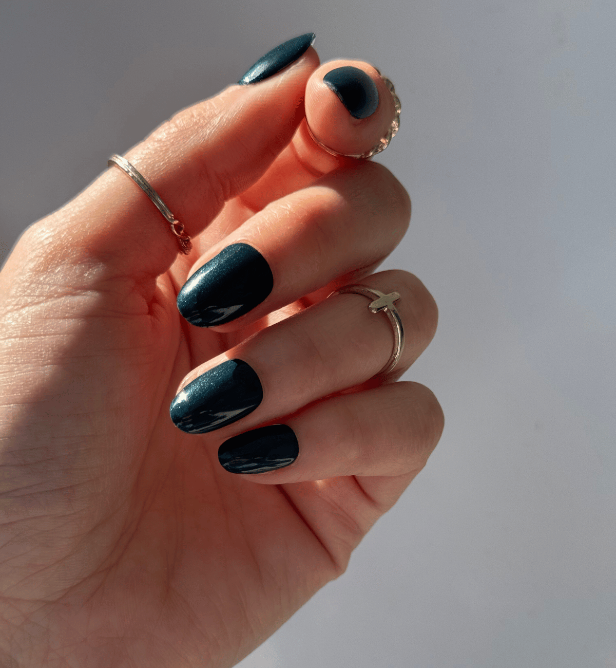 FAUX ONGLES VERTS PÉTROLE ARRONDIS COURTS