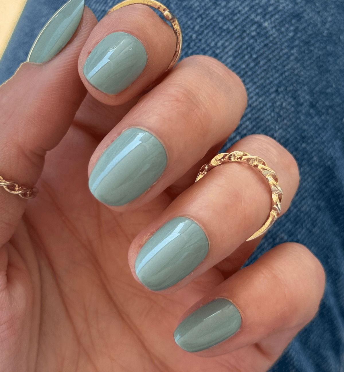 FAUX ONGLES VERTS SAUGE ARRONDIS COURTS