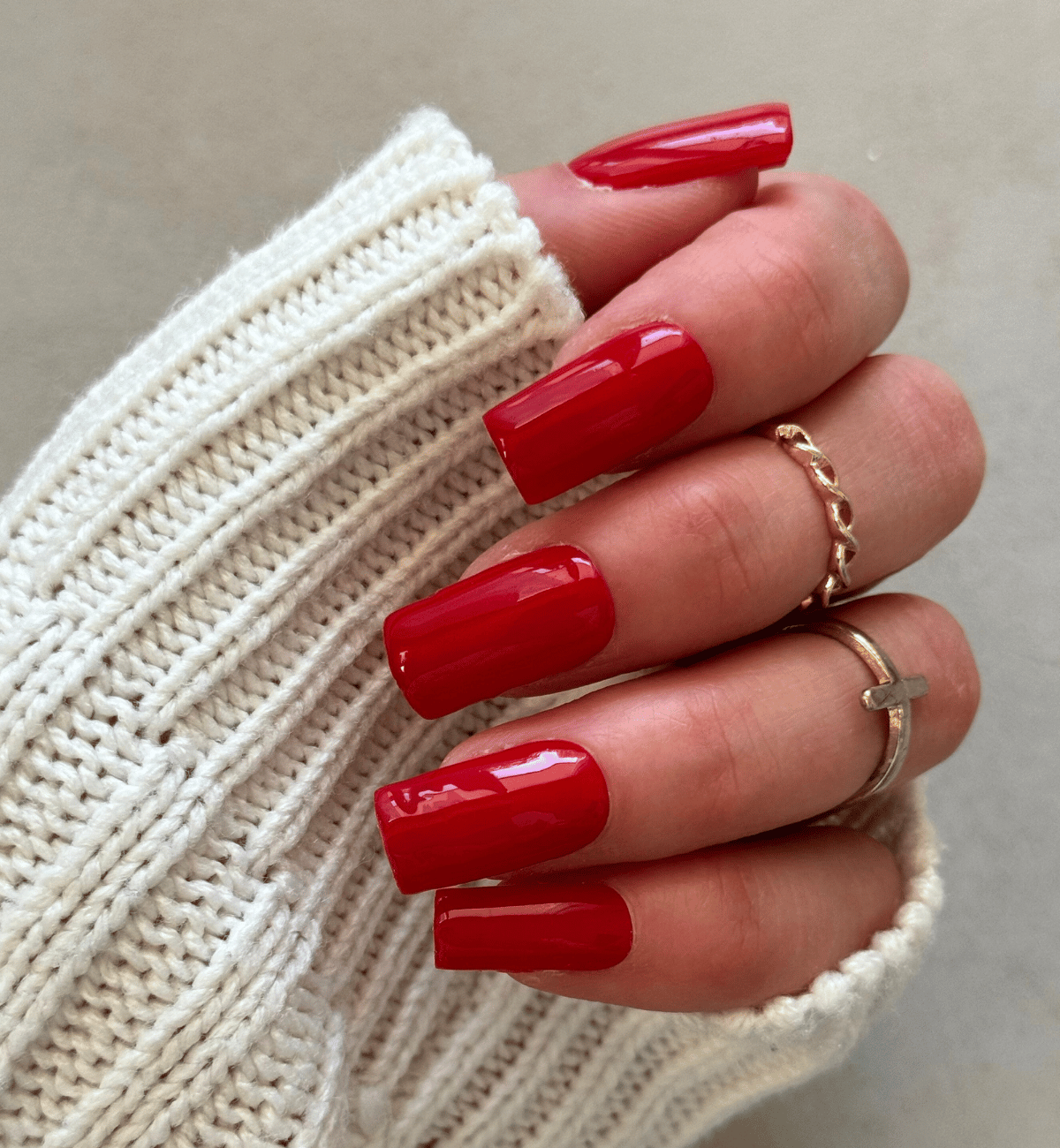 FAUX ONGLES ROUGES CARRÉS MÉDIUM