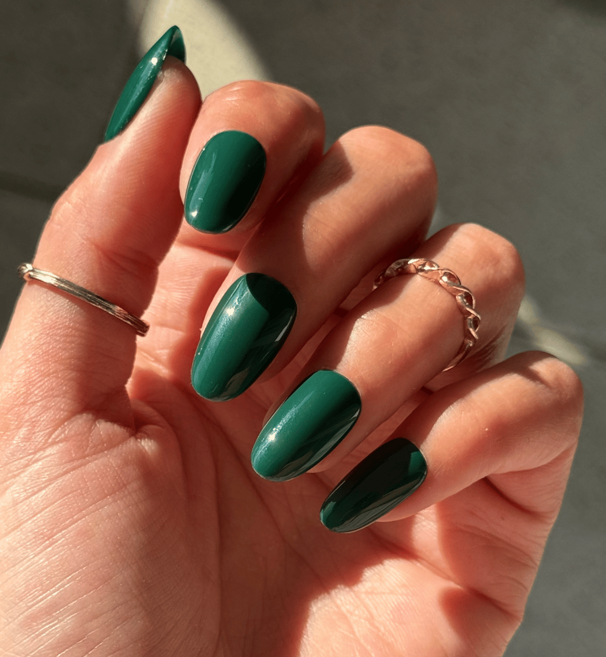 FAUX ONGLES VERTS SAPIN ARRONDIS MÉDIUM