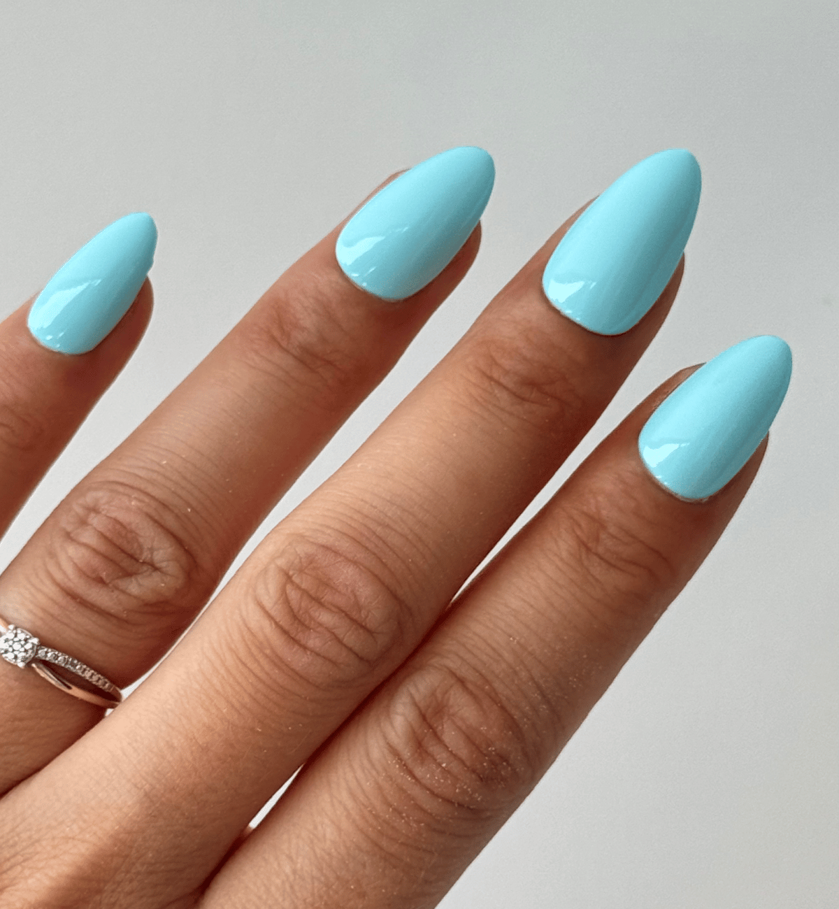 FAUX ONGLES BLEU GLACIER AMANDE MEDIUM