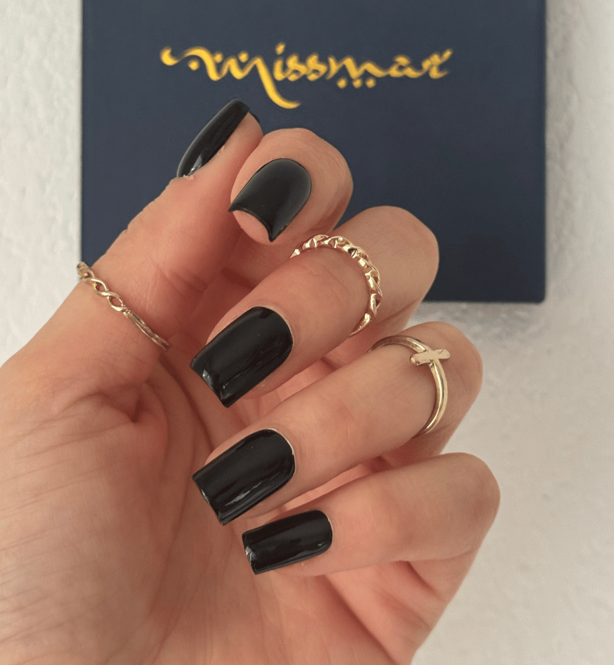 FAUX ONGLES NOIRS CARRÉS COURTS