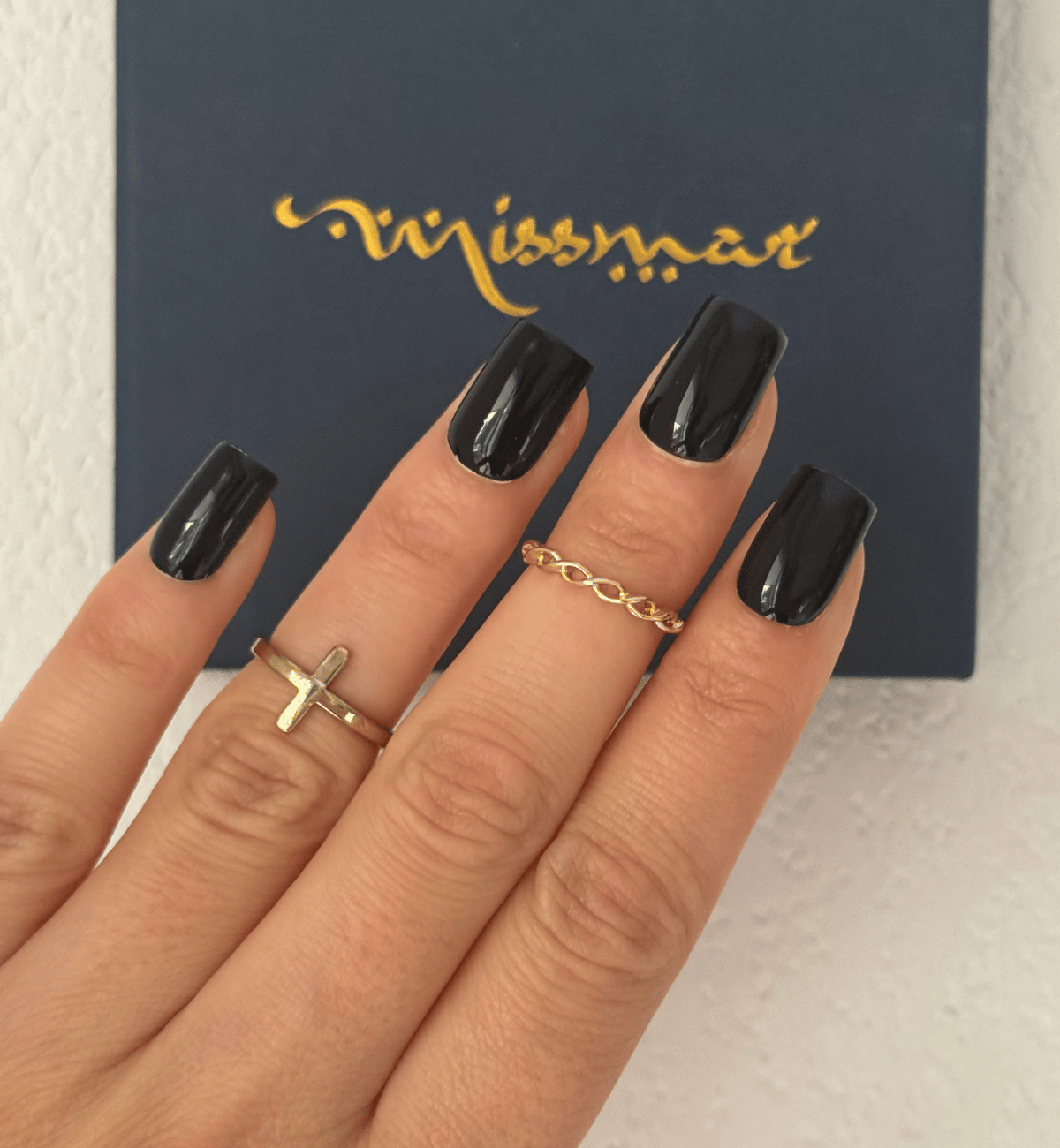 FAUX ONGLES NOIRS CARRÉS COURTS