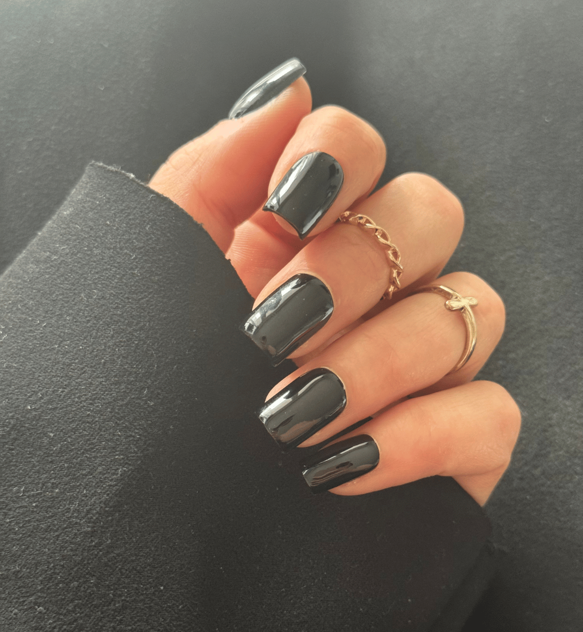 FAUX ONGLES NOIRS CARRÉS COURTS